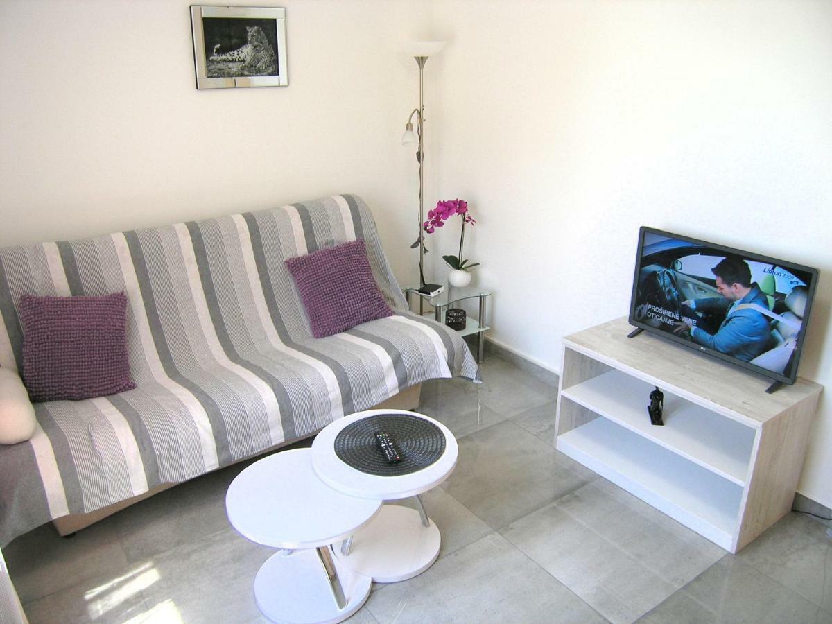 Apartment Zora คิร์ก ภายนอก รูปภาพ