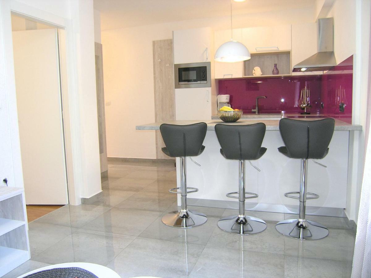 Apartment Zora คิร์ก ภายนอก รูปภาพ