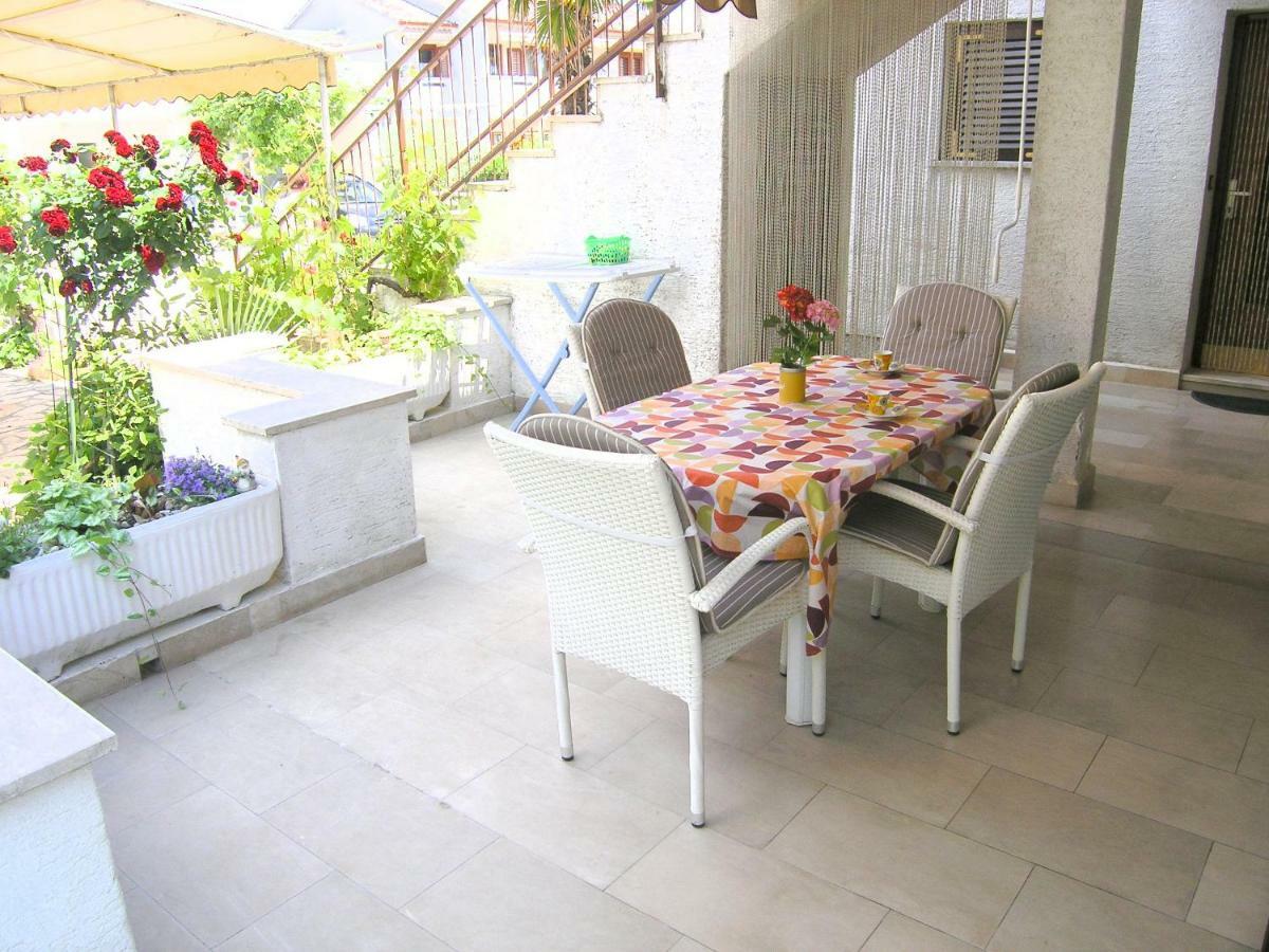 Apartment Zora คิร์ก ภายนอก รูปภาพ